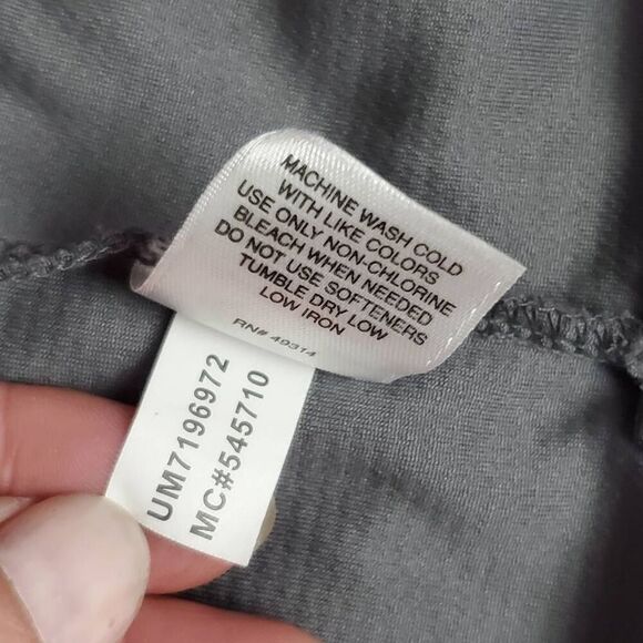 Under Armour AllSeasonGear 1/4 Zip Pullover Women’s Size Large Gray Purple Loose - Picture 6 of 8